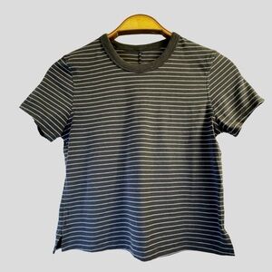 Lululemon Women’s Cropped Top Blue Stripes Short Sleeves Size 0